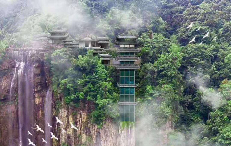 饮马江湖上，仗剑走天涯，在侠天下景区邂逅林肯电梯